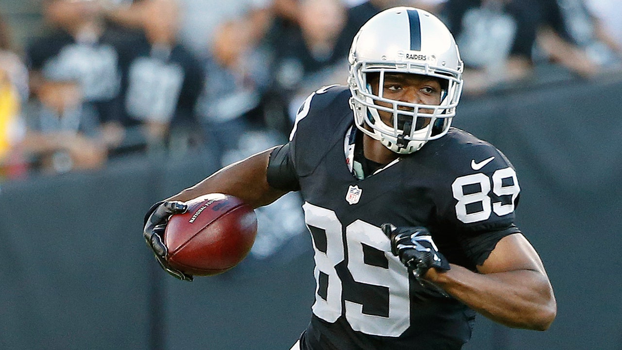 Carr to Cooper leads Raiders to 18-3 exhibition win vs. Rams